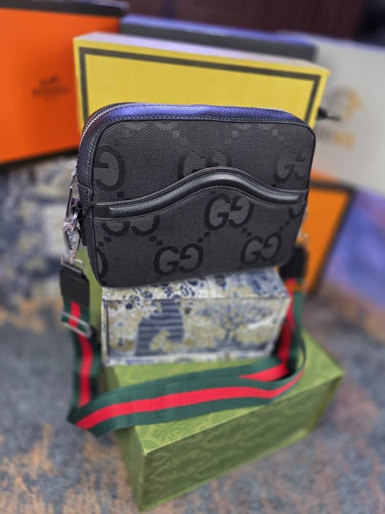 Pochettes Gucci Jumbo GG Noir